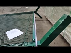 पाउडर लेपित जस्ती इस्पात बाड़ 358 जेल के लिए सुरक्षा बाड़ 1.8*2.5 मीटर