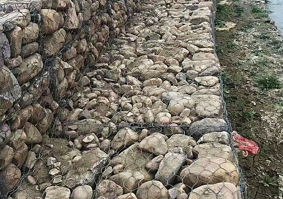 चट्टानों के टूटने से रोकने के लिए गैबियन पत्थर के पिंजरे 2*1*1 मीटर