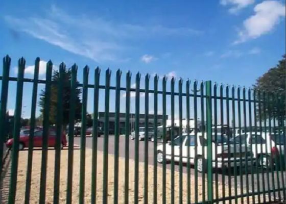 स्टील गैल्वेनाइज्ड पेलिसेड सुरक्षा बाड़ पैनल उच्च-स्थायित्व मॉड्यूलर सिस्टम