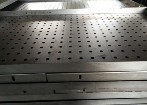 कठोर वातावरण और उच्च भार अनुप्रयोगों के लिए छिद्रित तार जाल