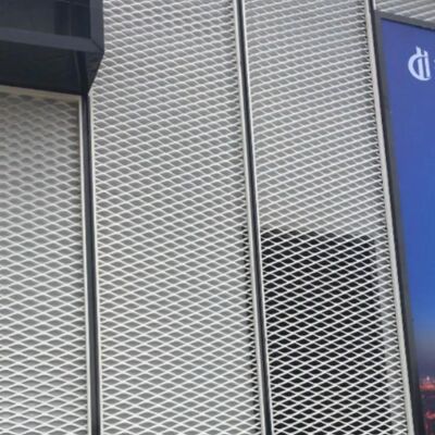 स्थिर संरचना और अनुकूलन योग्य वेंटिलेशन के साथ डायमंड एक्सपैंडेड मेटल वायर मेश